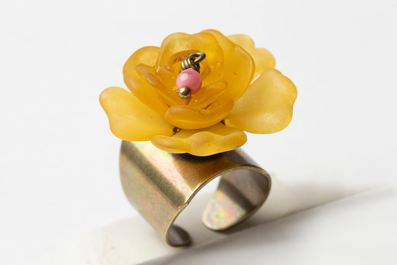 Julie Sion Primevere Floral Ring